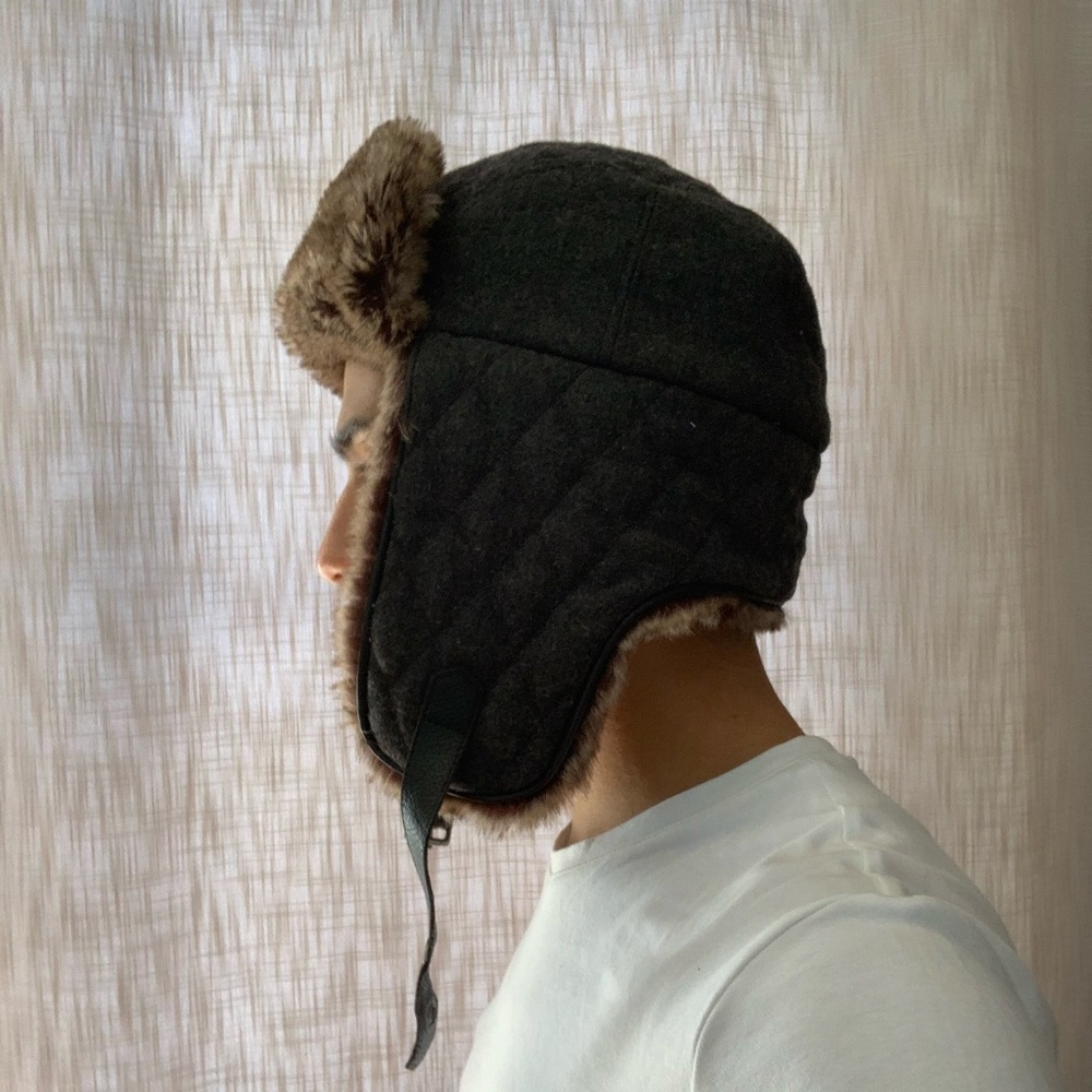 Men’s snow hat with imitation fur.